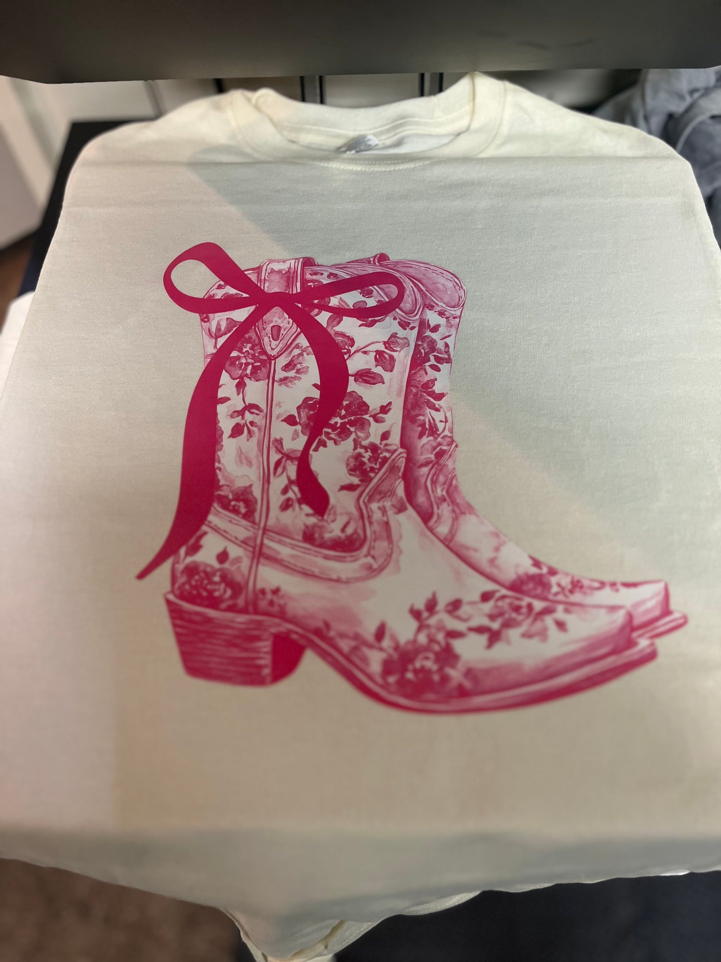 PINK COWGIRL BOOTS CREWNECK