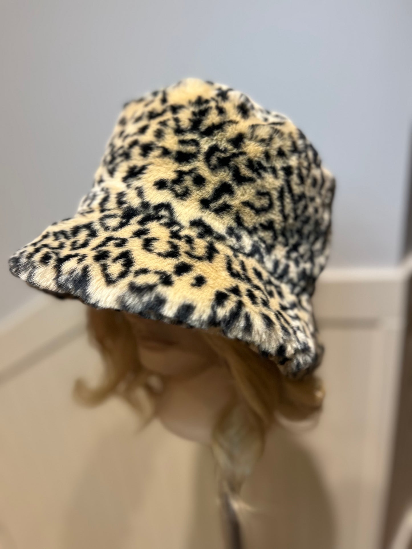 Leopard Print Faux Fut Bucket Hat